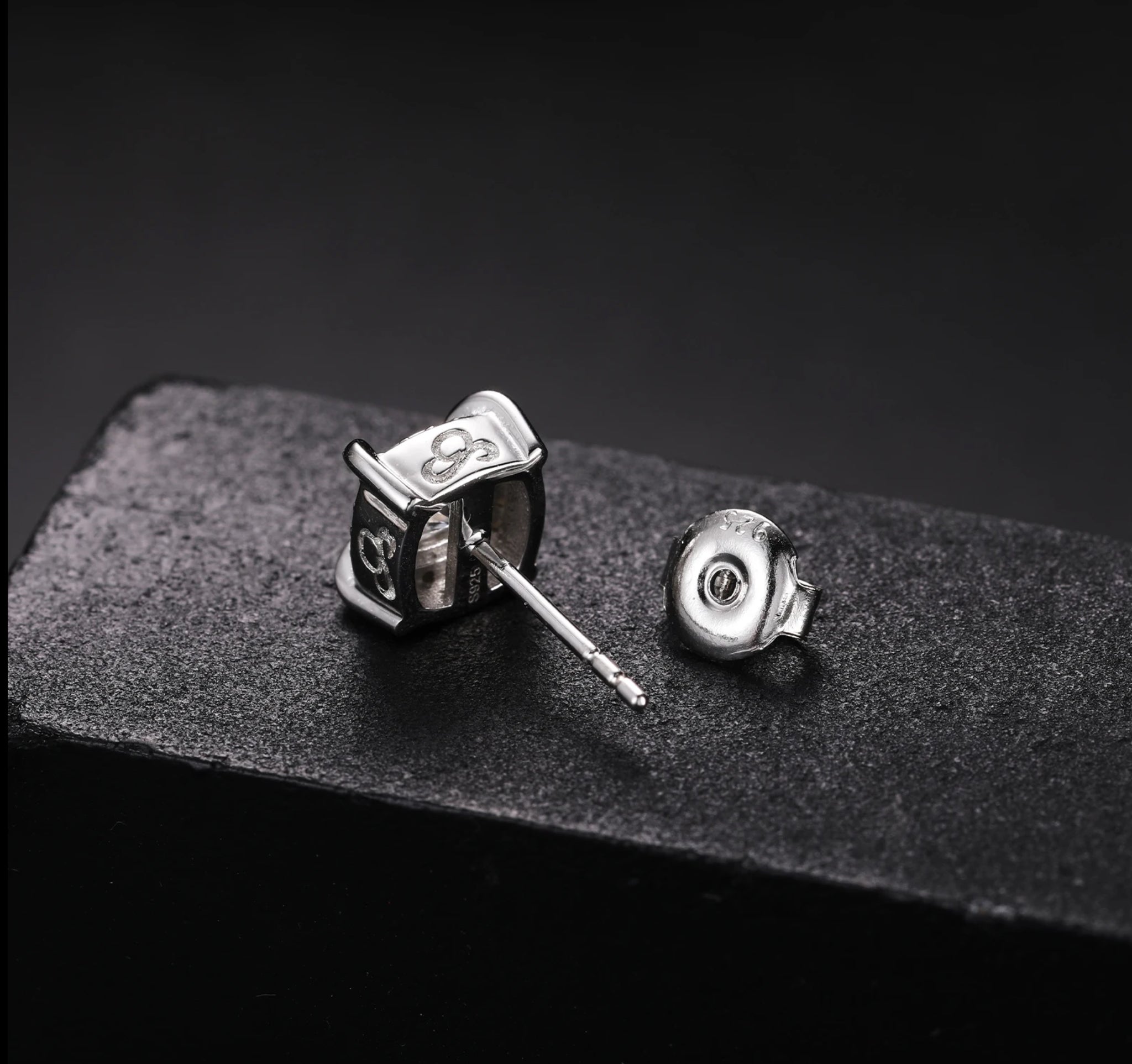 “STUD” MENS MOISSANITE EARRINGS