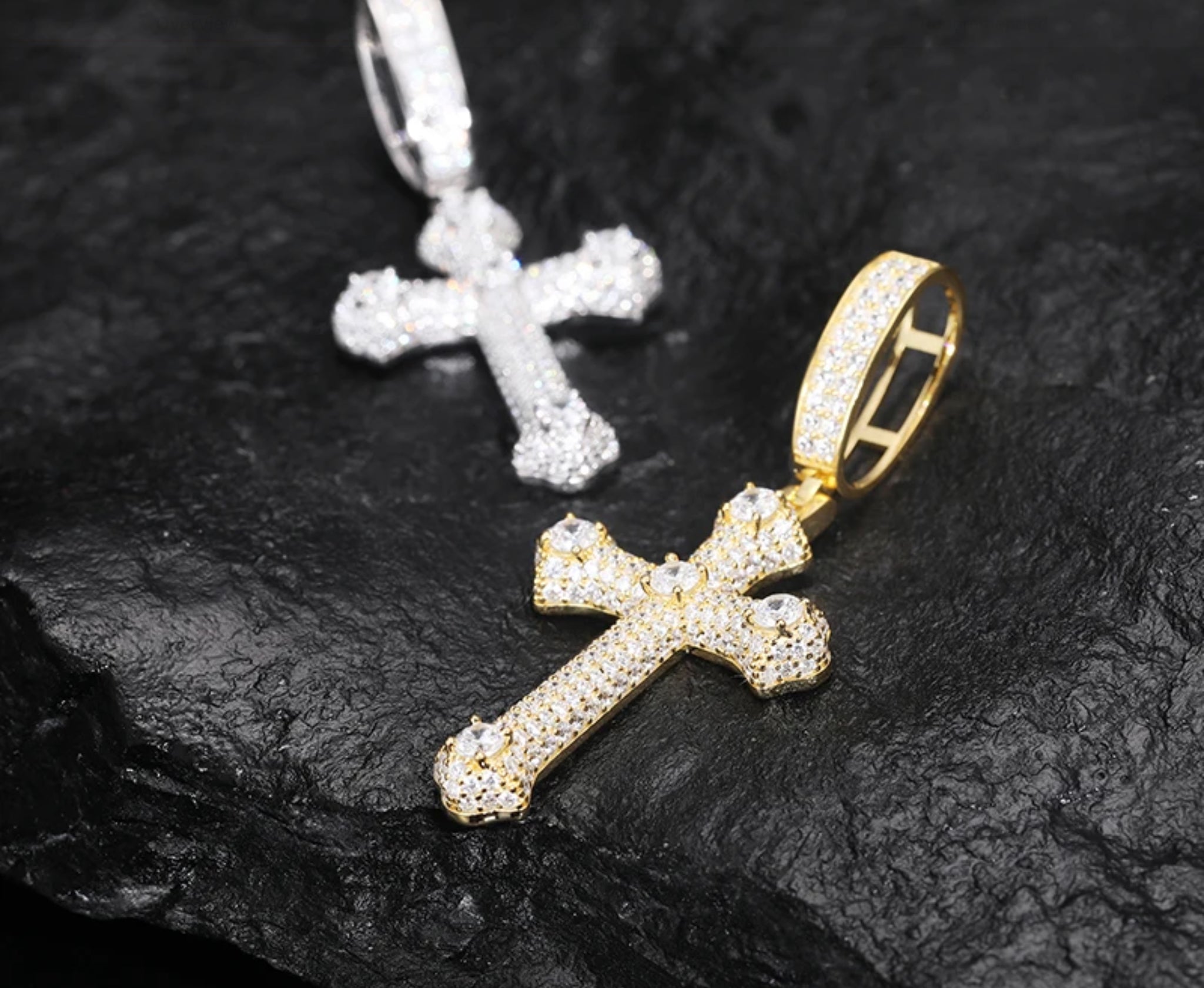 “CROSS” MOISSANITE PENDANT