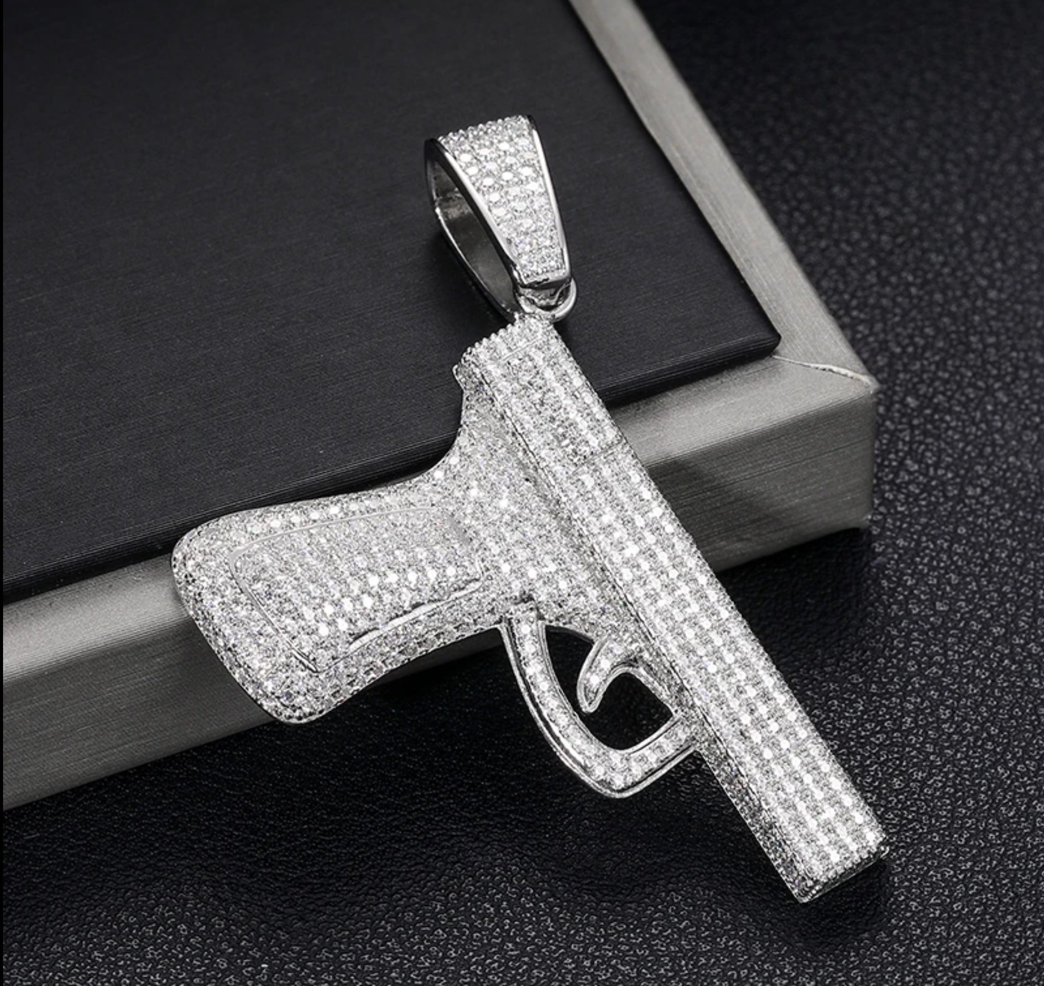 “PISTOL” MOISSANITE PENDANT