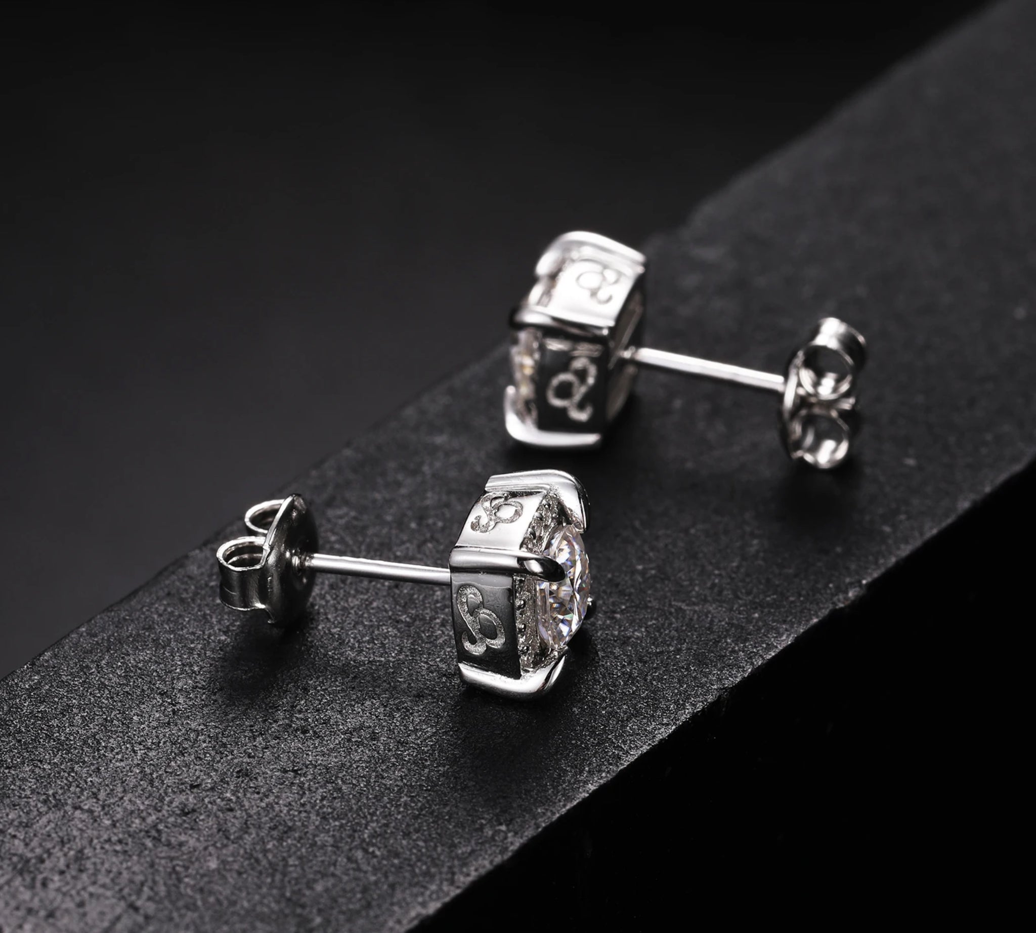 “STUD” MENS MOISSANITE EARRINGS