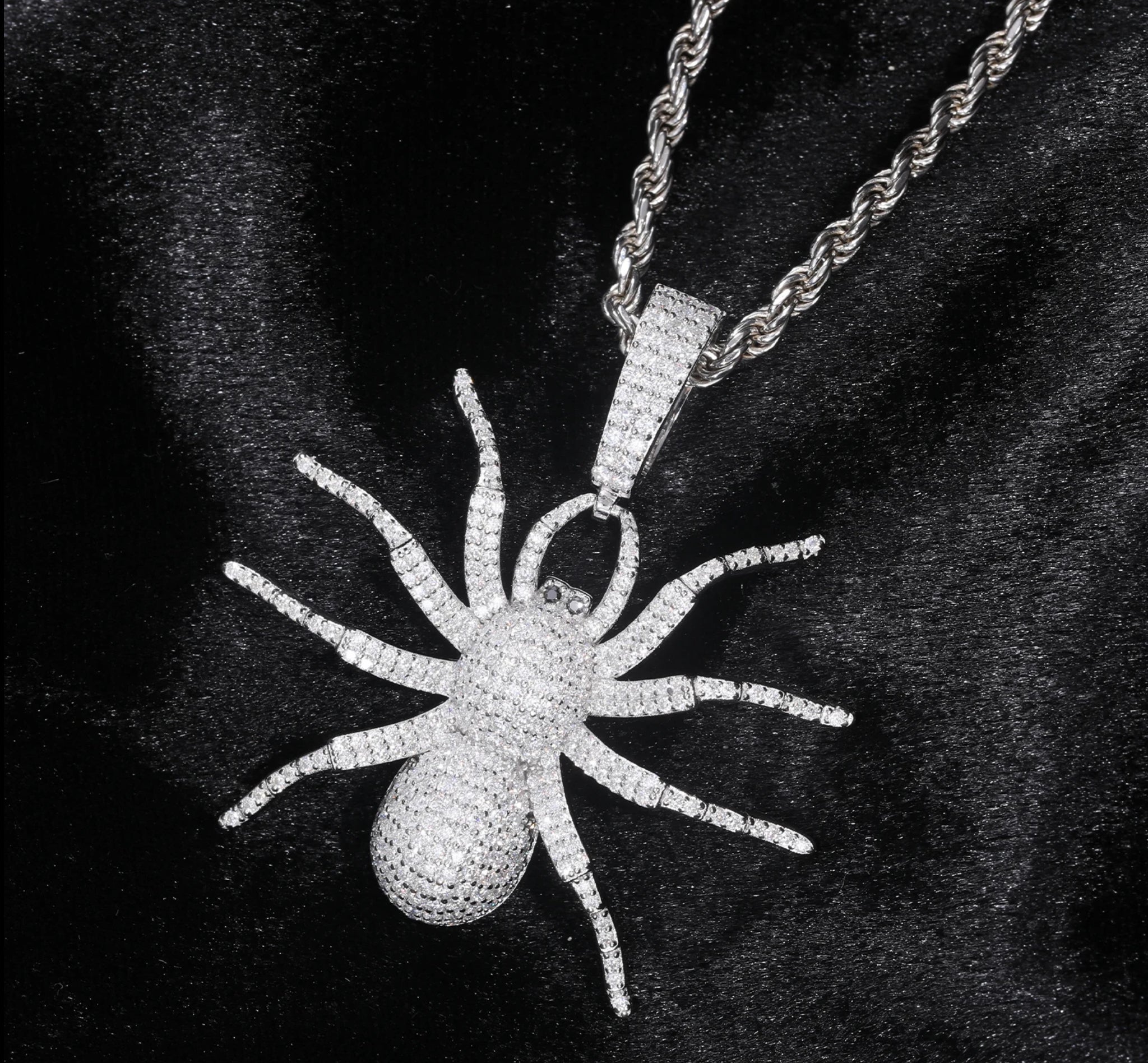 “SPIDER V2” MOISSANITE PENDANT