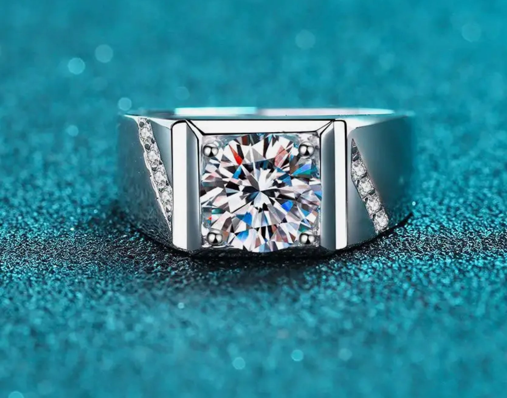 “CLASSY” UNISEX MOISSANITE RING