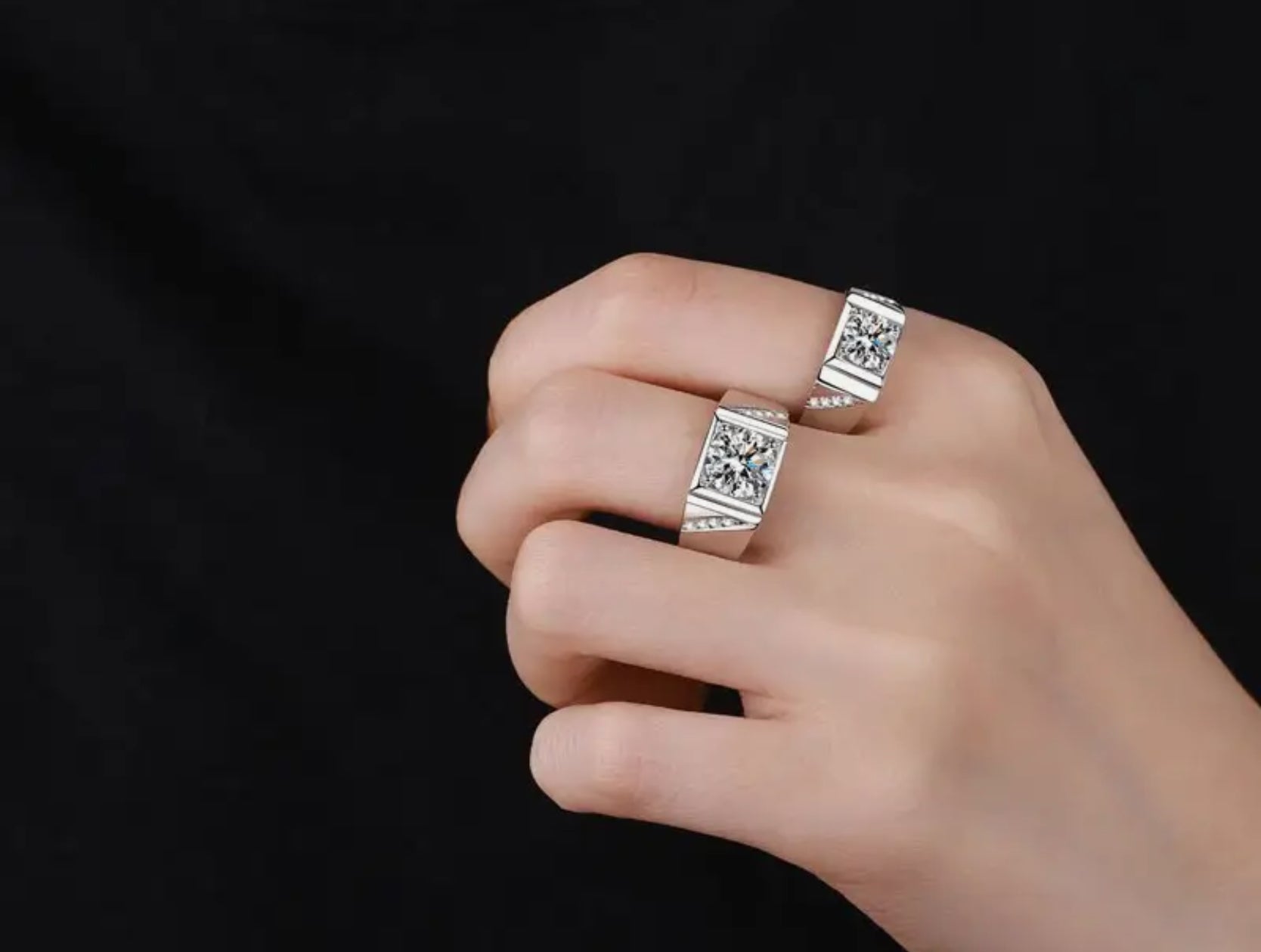 “CLASSY” UNISEX MOISSANITE RING